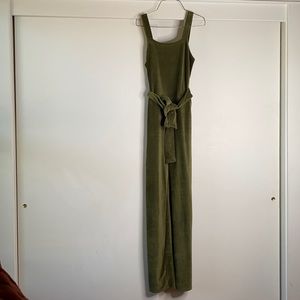 Small olive green pocketed jumpsuit - small strings to hold belt are broken